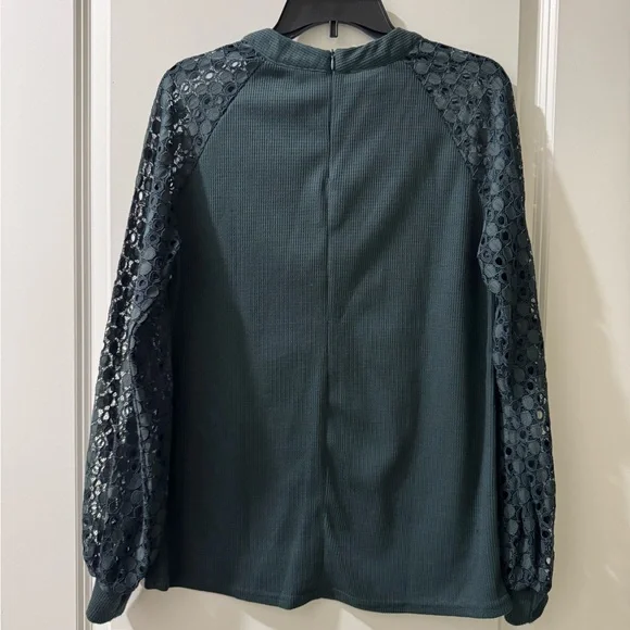 Women's Green Lace Sleeve Top - Picture 3 of 4